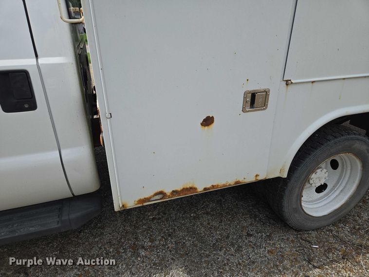 image for item EV1510 2007 Ford F550 bucket truck