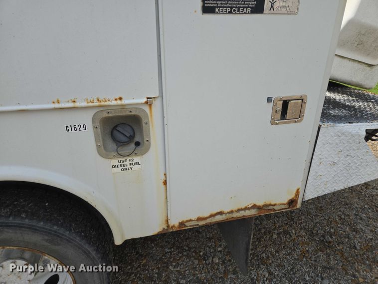 image for item EV1510 2007 Ford F550 bucket truck