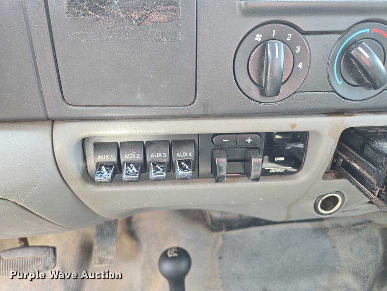 image for item EV1510 2007 Ford F550 bucket truck