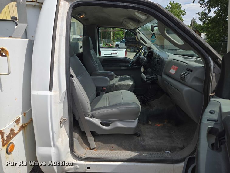 image for item EV1510 2007 Ford F550 bucket truck