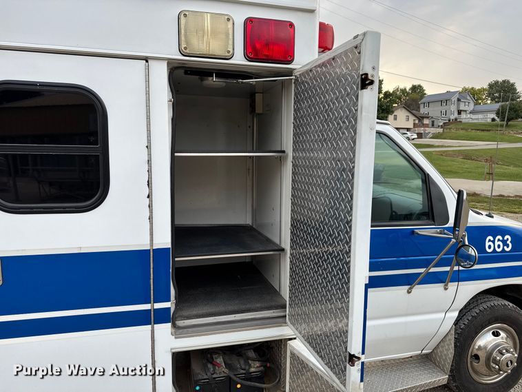 image for item EV1741 1997 Ford E350 ambulance