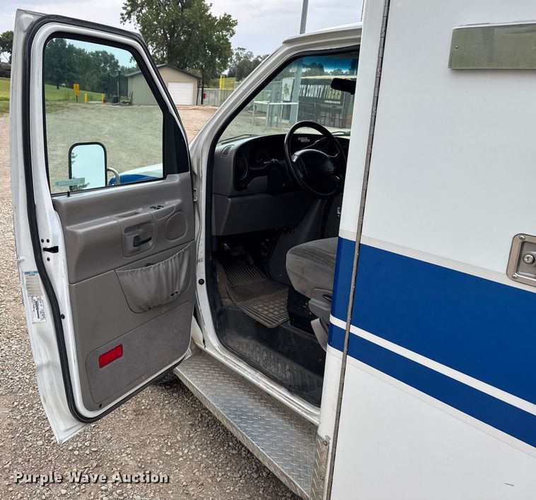 image for item EV1741 1997 Ford E350 ambulance