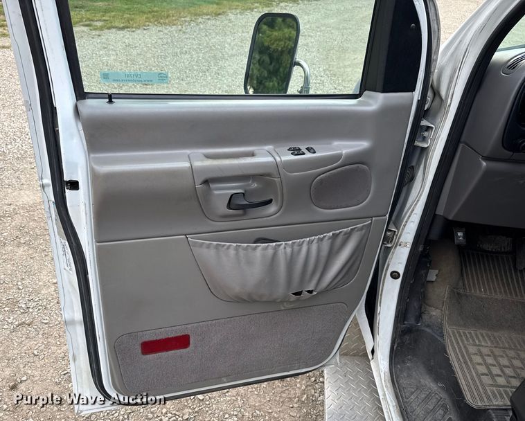 image for item EV1741 1997 Ford E350 ambulance