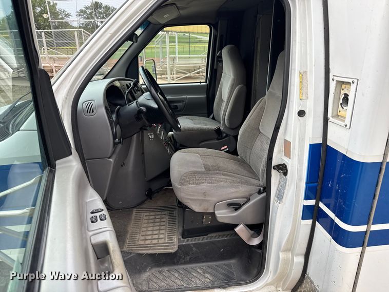 image for item EV1741 1997 Ford E350 ambulance