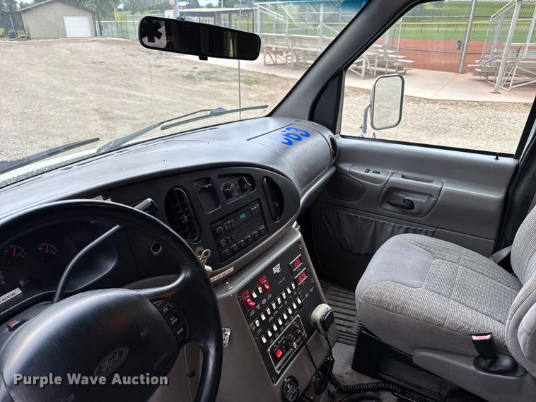 image for item EV1741 1997 Ford E350 ambulance