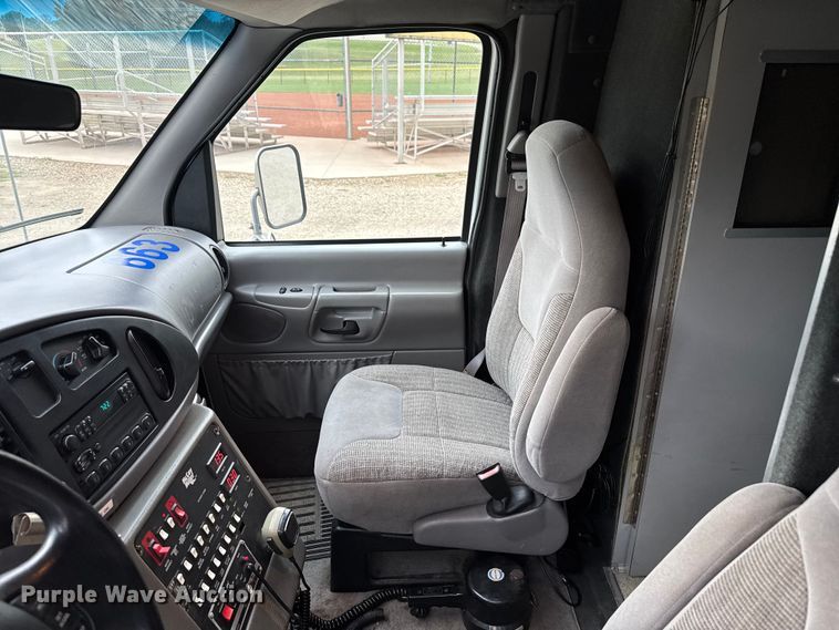 image for item EV1741 1997 Ford E350 ambulance