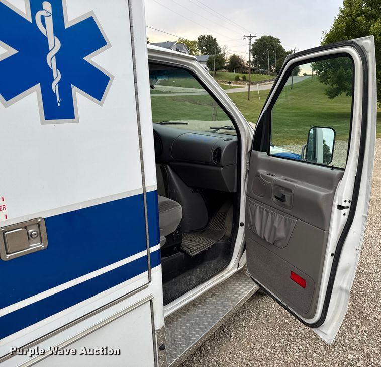 image for item EV1741 1997 Ford E350 ambulance