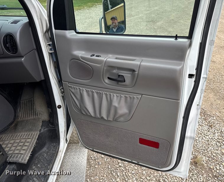 image for item EV1741 1997 Ford E350 ambulance