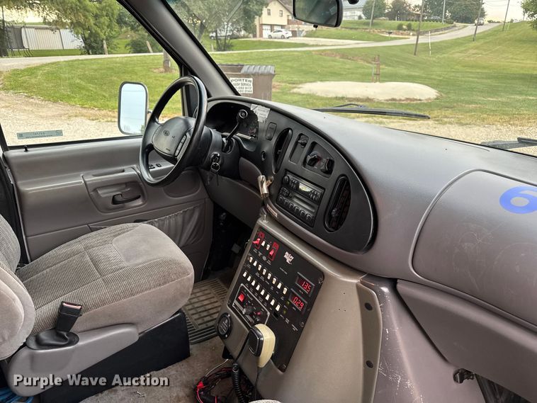 image for item EV1741 1997 Ford E350 ambulance