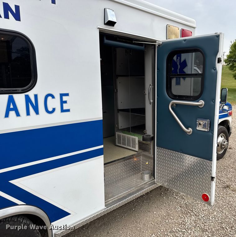 image for item EV1741 1997 Ford E350 ambulance