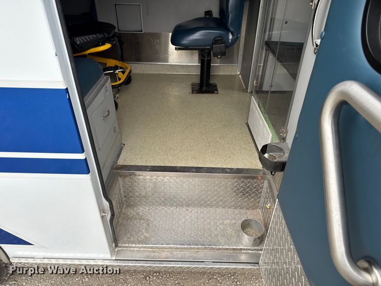 image for item EV1741 1997 Ford E350 ambulance