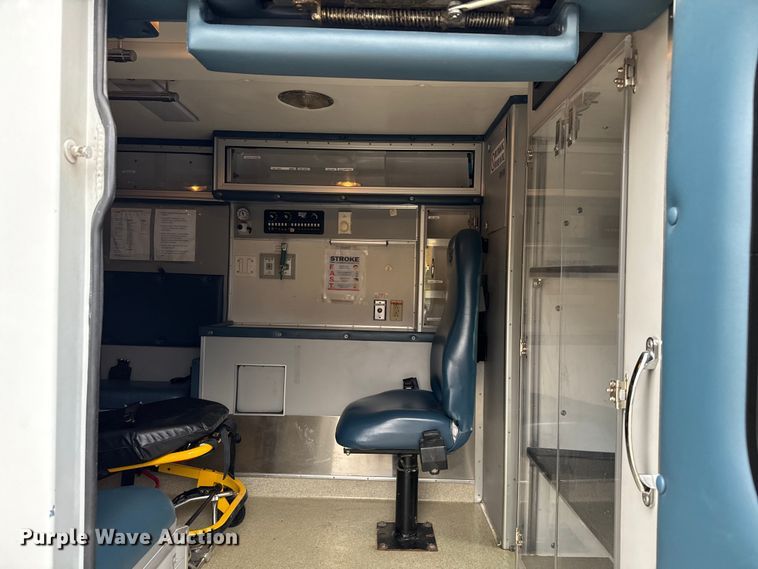image for item EV1741 1997 Ford E350 ambulance