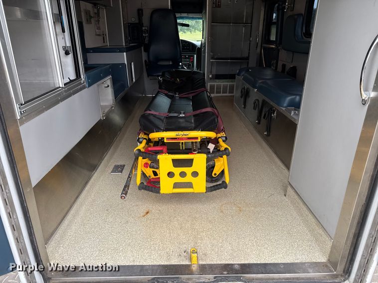 image for item EV1741 1997 Ford E350 ambulance