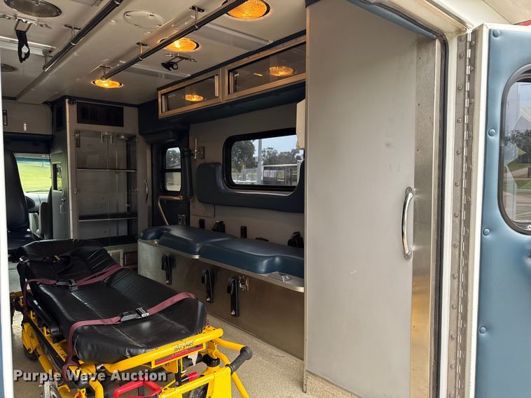image for item EV1741 1997 Ford E350 ambulance