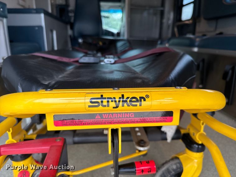 image for item EV1741 1997 Ford E350 ambulance