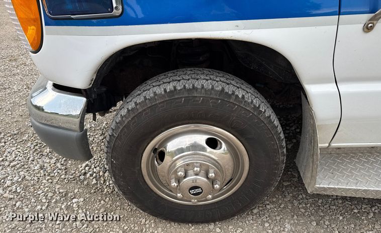 image for item EV1741 1997 Ford E350 ambulance