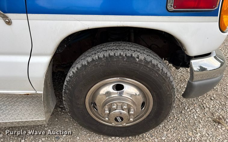 image for item EV1741 1997 Ford E350 ambulance