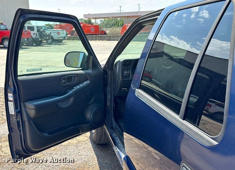 image for item EV1756 2005 Chevrolet Blazer SUV