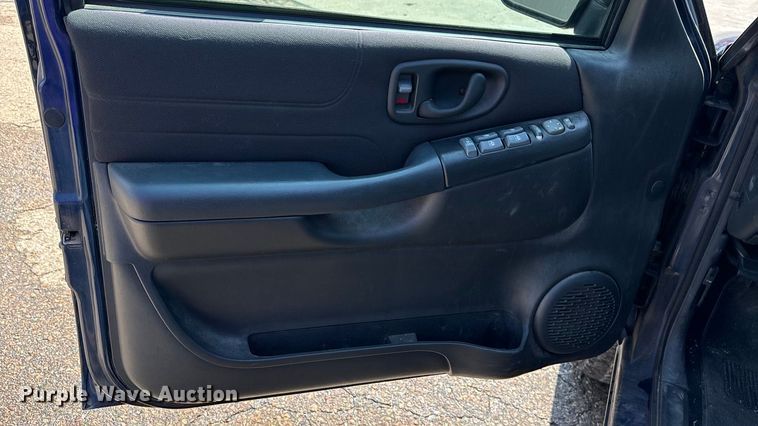 image for item EV1756 2005 Chevrolet Blazer SUV