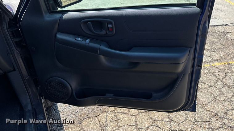 image for item EV1756 2005 Chevrolet Blazer SUV