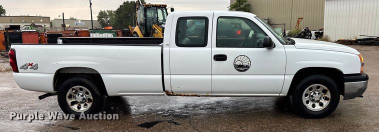 image for item EV1758 2005 Chevrolet Silverado 1500 Ext. Cab pickup truck