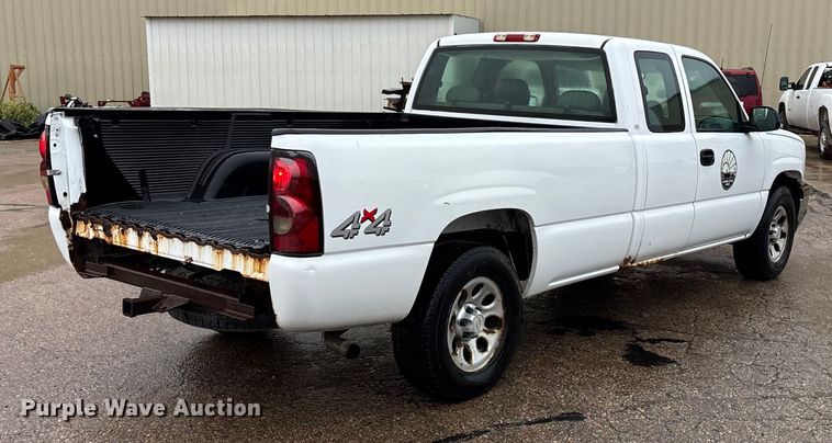 image for item EV1758 2005 Chevrolet Silverado 1500 Ext. Cab pickup truck