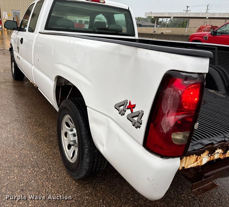 image for item EV1758 2005 Chevrolet Silverado 1500 Ext. Cab pickup truck