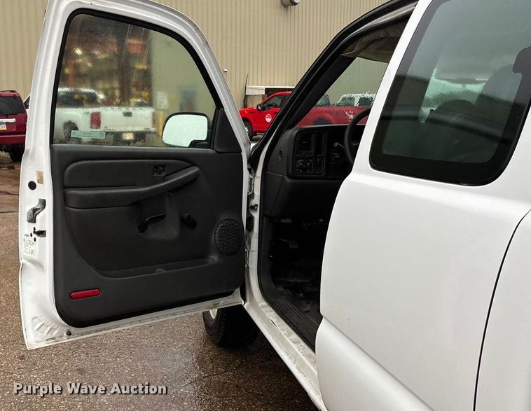 image for item EV1758 2005 Chevrolet Silverado 1500 Ext. Cab pickup truck