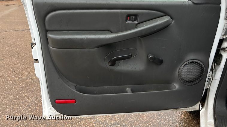 image for item EV1758 2005 Chevrolet Silverado 1500 Ext. Cab pickup truck