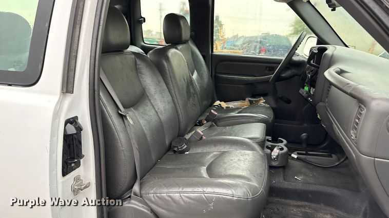 image for item EV1758 2005 Chevrolet Silverado 1500 Ext. Cab pickup truck