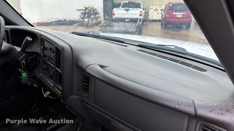 image for item EV1758 2005 Chevrolet Silverado 1500 Ext. Cab pickup truck