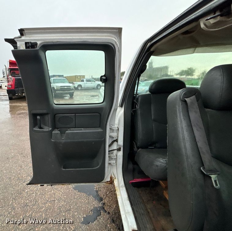 image for item EV1758 2005 Chevrolet Silverado 1500 Ext. Cab pickup truck