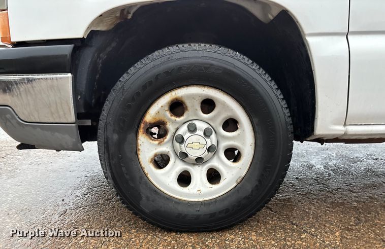 image for item EV1758 2005 Chevrolet Silverado 1500 Ext. Cab pickup truck