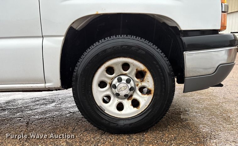 image for item EV1758 2005 Chevrolet Silverado 1500 Ext. Cab pickup truck