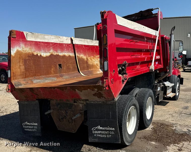 image for item EV1762 2017 Freightliner 108SD dump truck