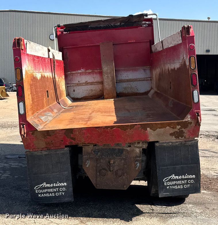 image for item EV1762 2017 Freightliner 108SD dump truck