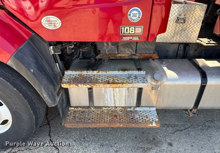 image for item EV1762 2017 Freightliner 108SD dump truck