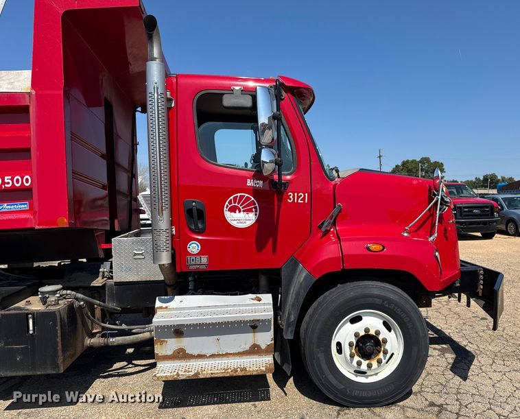 image for item EV1762 2017 Freightliner 108SD dump truck