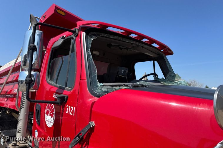 image for item EV1762 2017 Freightliner 108SD dump truck