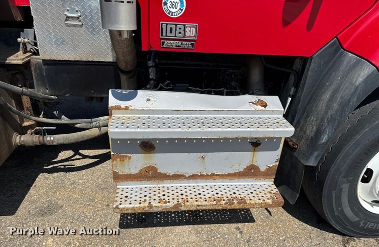 image for item EV1762 2017 Freightliner 108SD dump truck