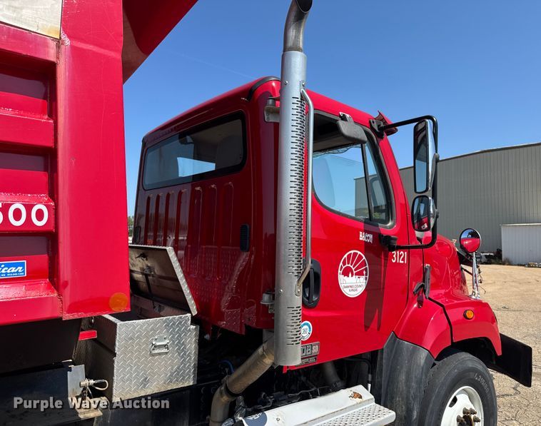 image for item EV1762 2017 Freightliner 108SD dump truck