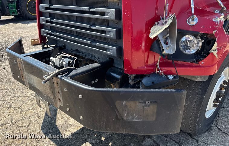 image for item EV1762 2017 Freightliner 108SD dump truck