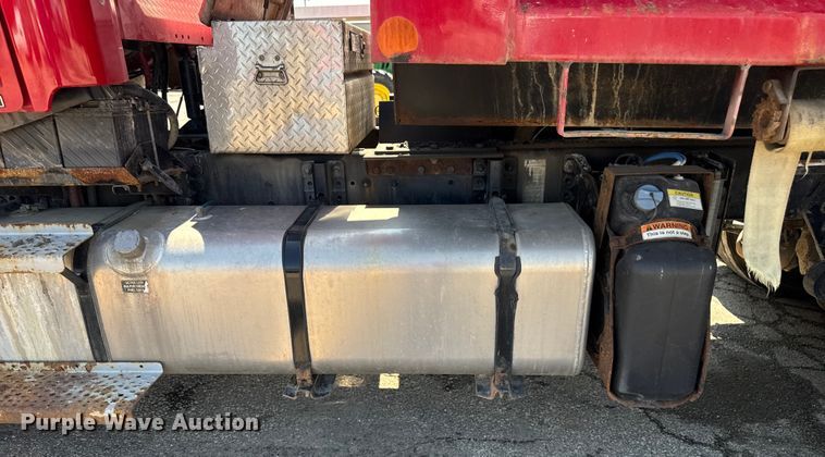 image for item EV1762 2017 Freightliner 108SD dump truck