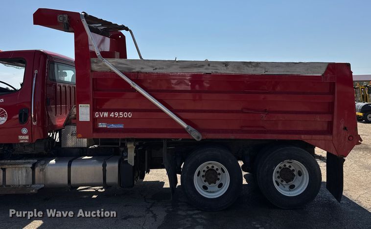 image for item EV1762 2017 Freightliner 108SD dump truck