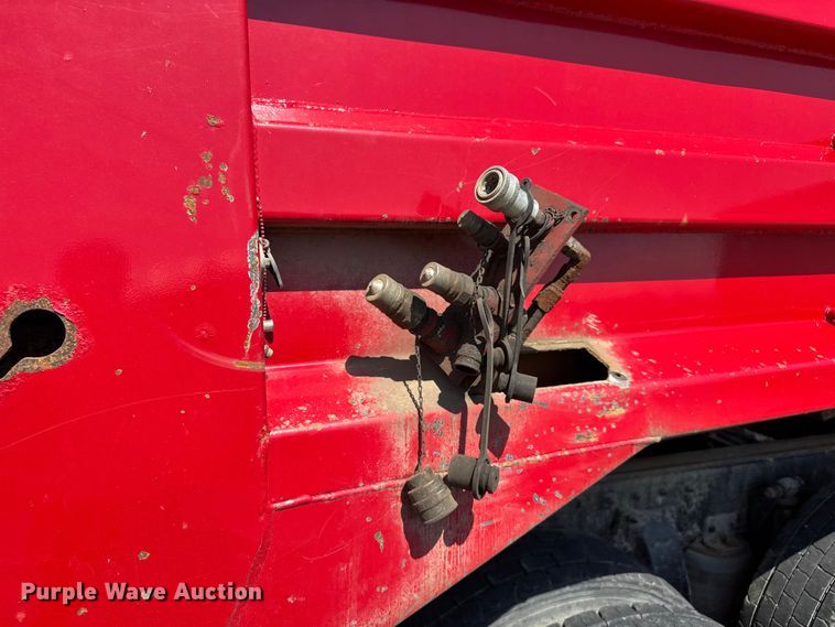 image for item EV1762 2017 Freightliner 108SD dump truck