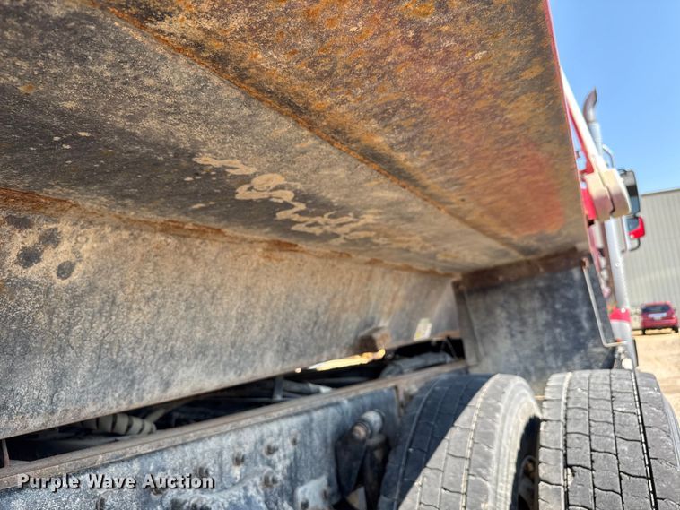 image for item EV1762 2017 Freightliner 108SD dump truck