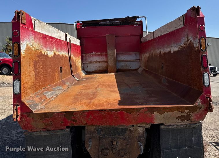 image for item EV1762 2017 Freightliner 108SD dump truck