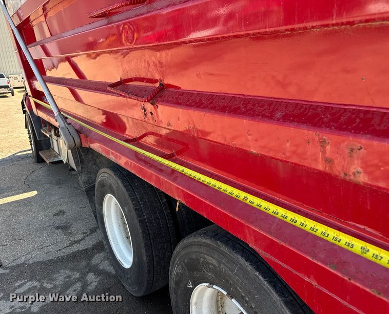 image for item EV1762 2017 Freightliner 108SD dump truck