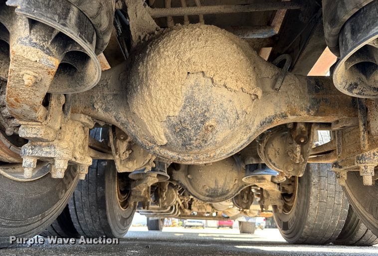 image for item EV1762 2017 Freightliner 108SD dump truck