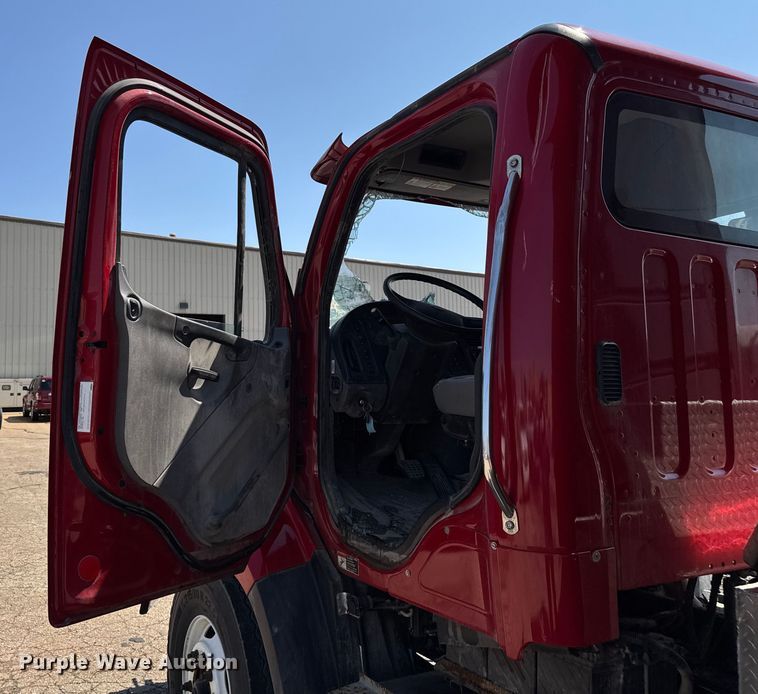 image for item EV1762 2017 Freightliner 108SD dump truck